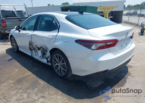 2022 Toyota Camry Xle z USA, uszkodzony, nr VIN 4T1F11AK2NU710770
